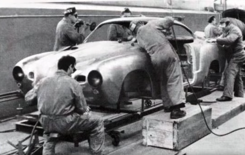 Illustration for article titled Five Things to Know About the Volkswagen Karmann-Ghia, And Its Sort-Of Stolen Design